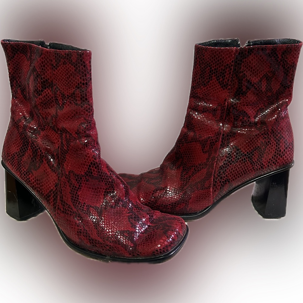ANDREW STEVEN”s boots